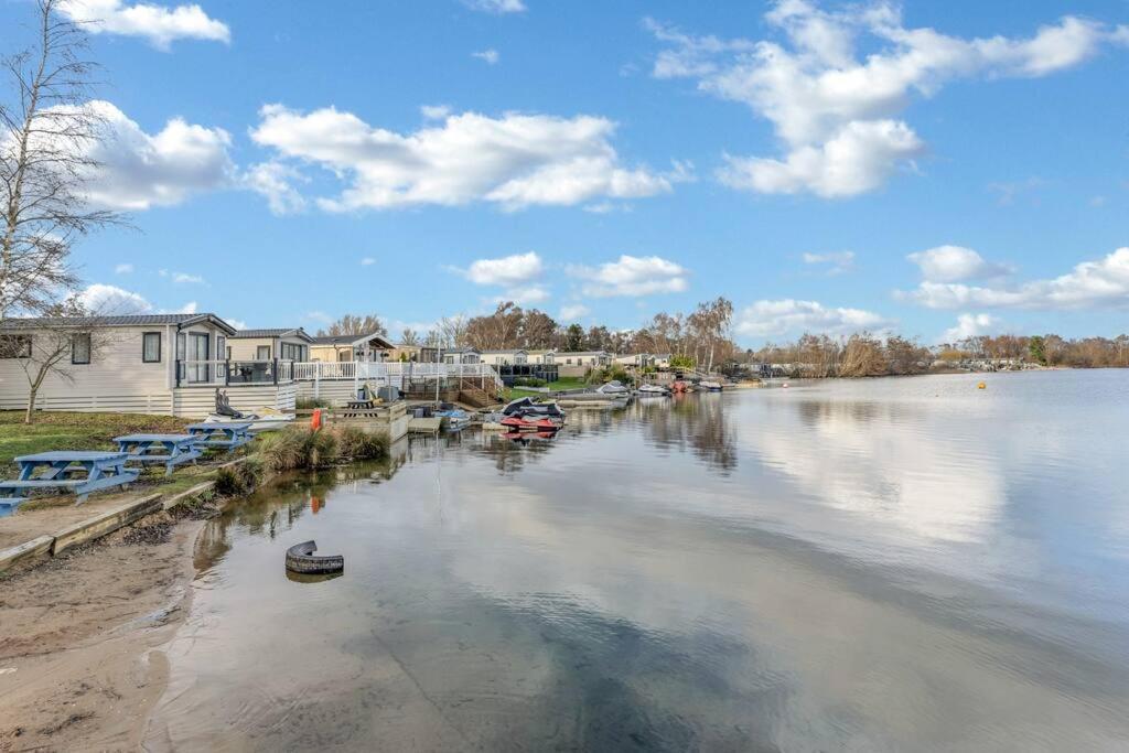 Tattershall Lakes: Sally'S Superior Stay Exterior photo