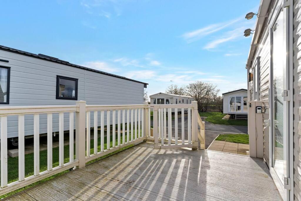Tattershall Lakes: Sally'S Superior Stay Exterior photo