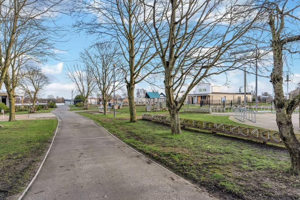 Tattershall Lakes: Sally'S Superior Stay Exterior photo